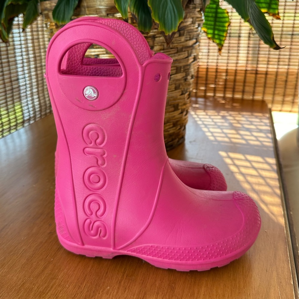 Girl hot pink boots crocs size 1